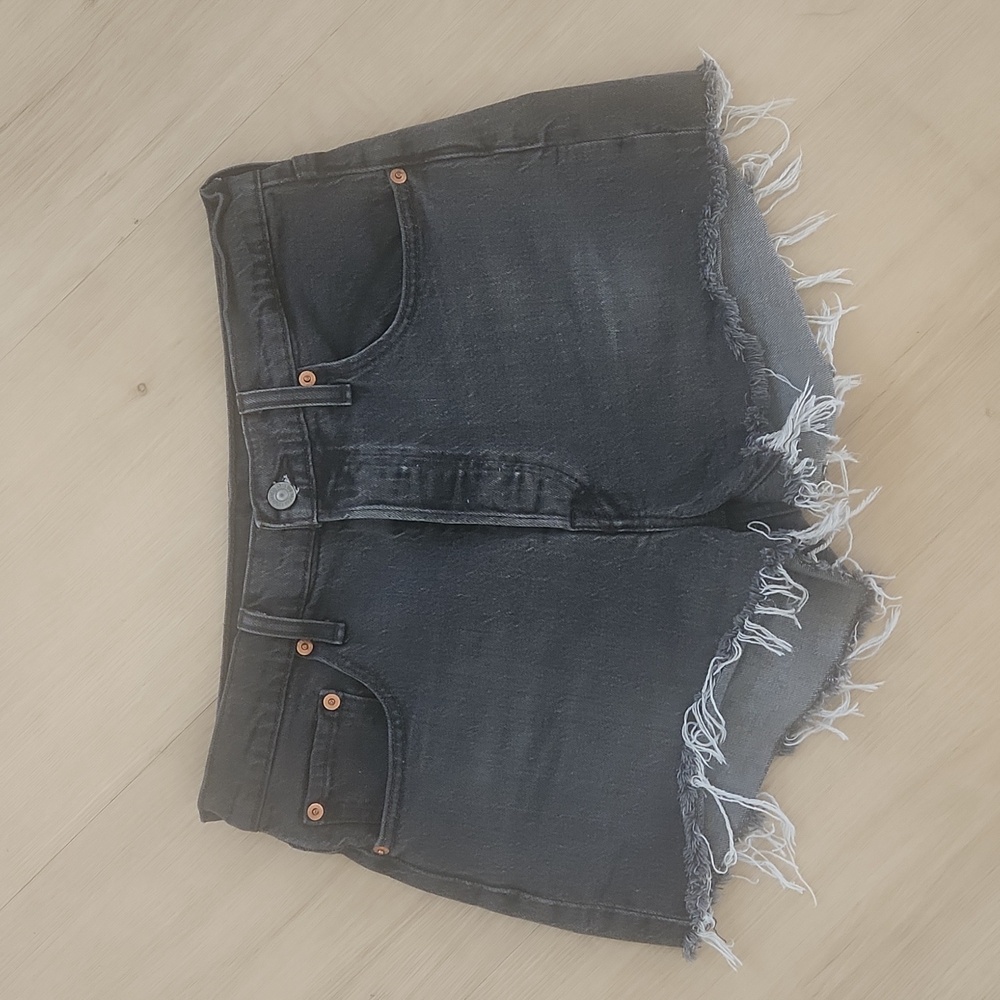Levis 501 shorts, color is Cabo Rise.